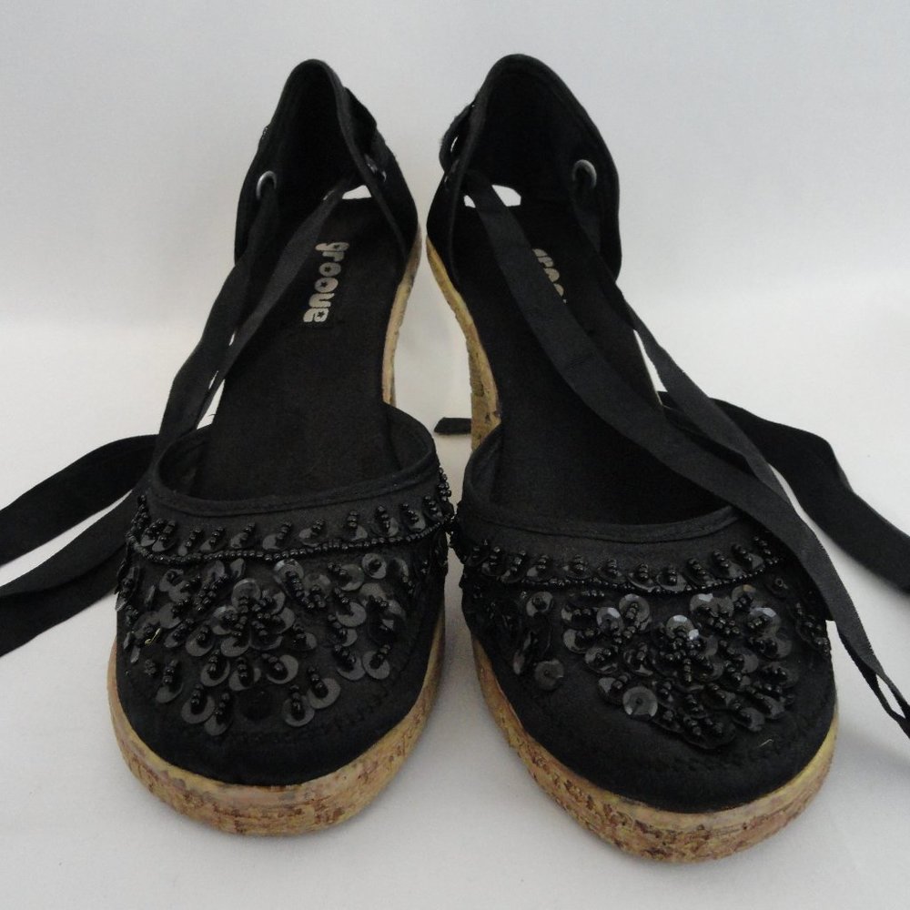 Womens Groove black dress wedge shoes, size 6. (A23)